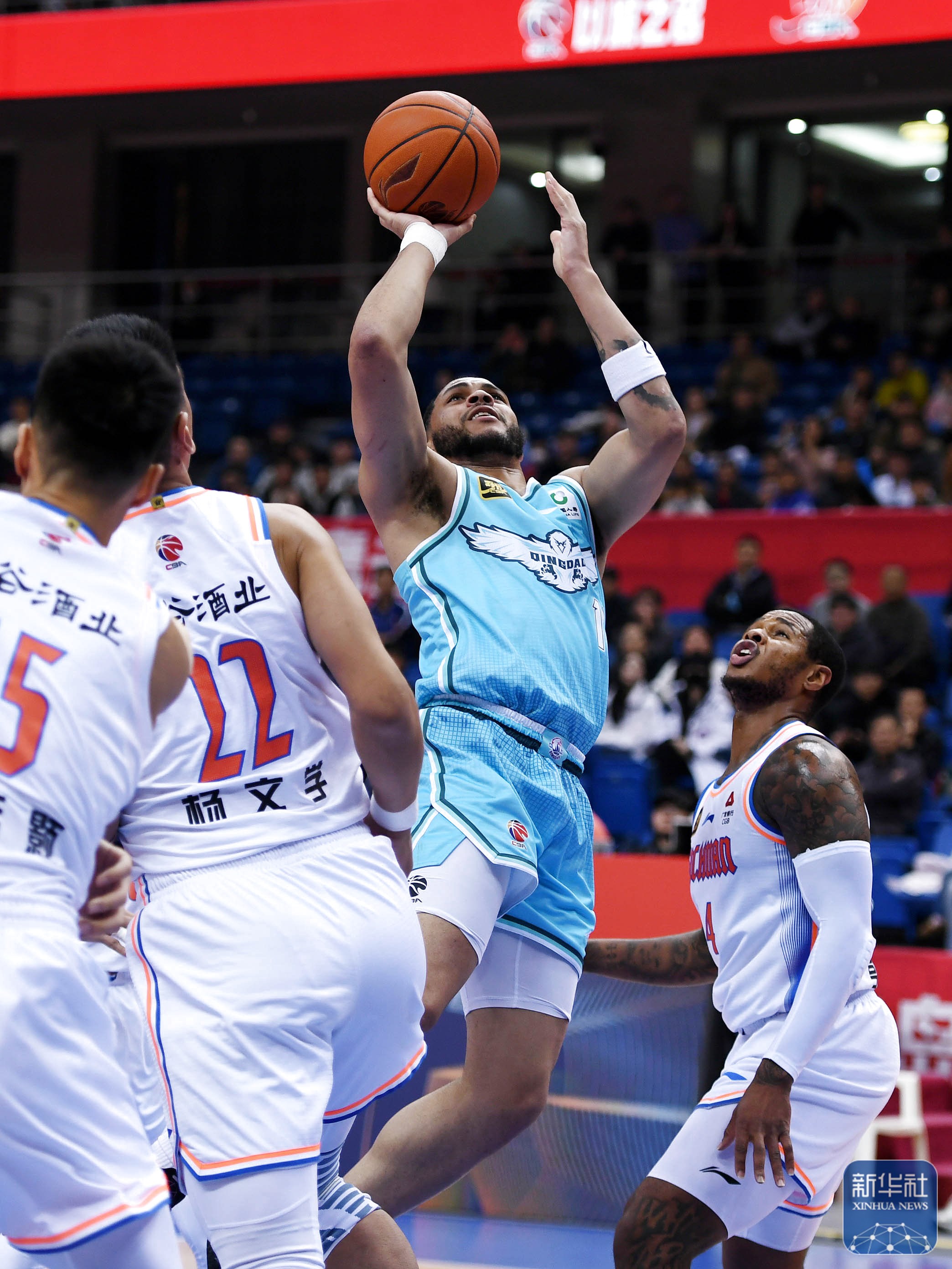 青岛队激烈抢分，锁定胜利