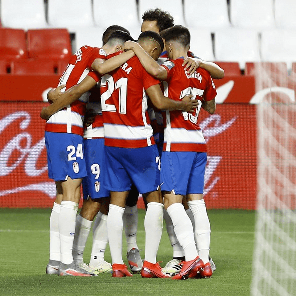 格拉纳达球队勇往直前，为夺取胜利而努力的简单介绍