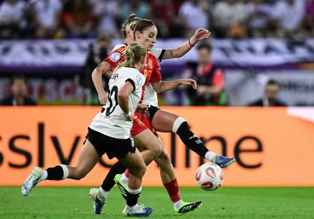 欧洲杯赛事晋级之路不容易，球员顶住压力