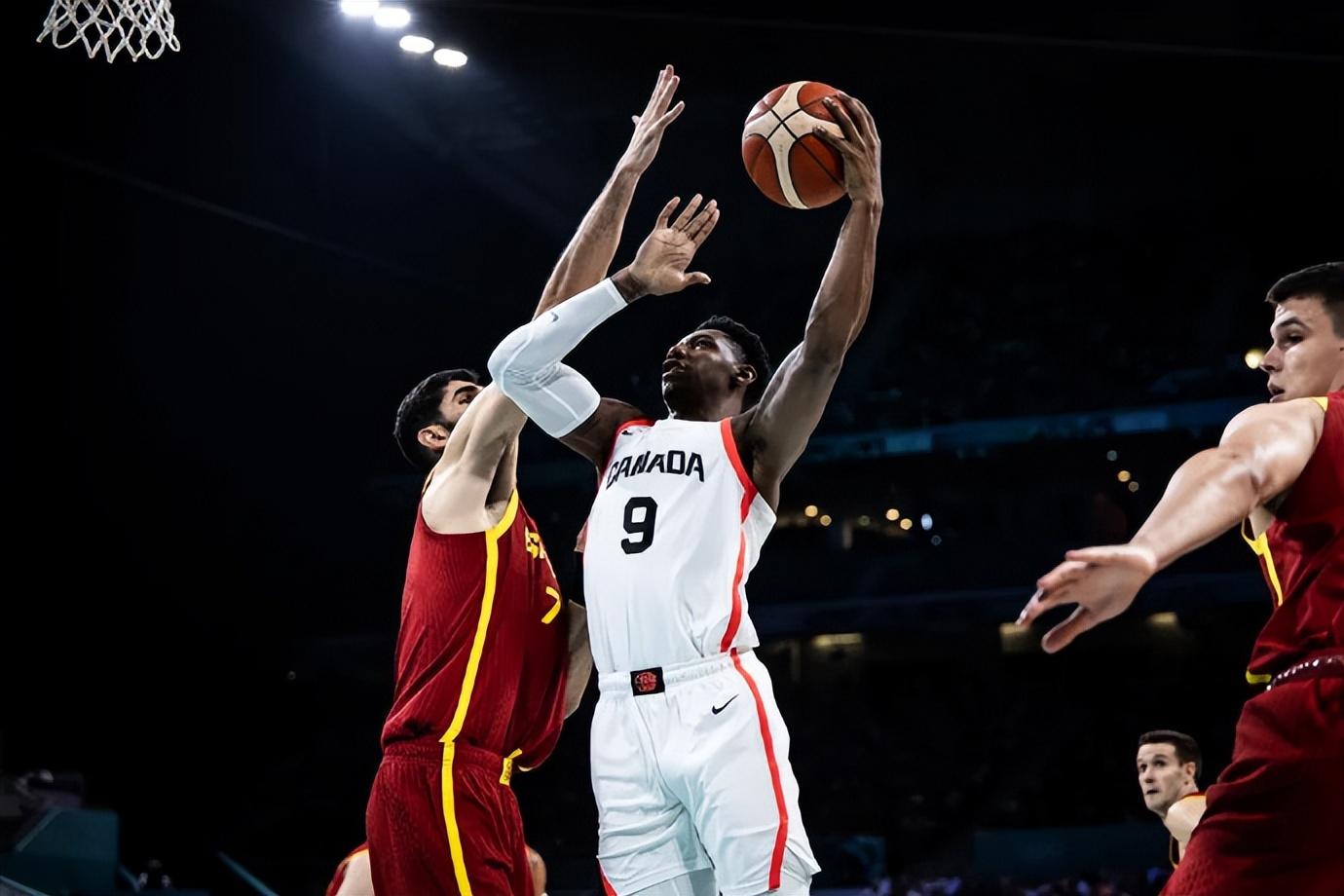 周末大战：西班牙男篮逆转取胜，晋级八强