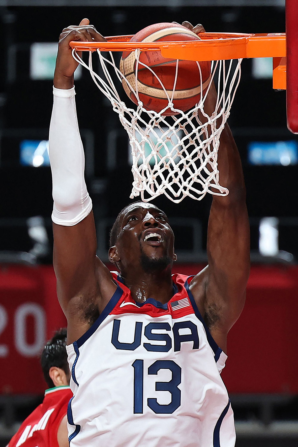 尼日利亚男篮强势快船，利拉德三分雨点燃全场的简单介绍