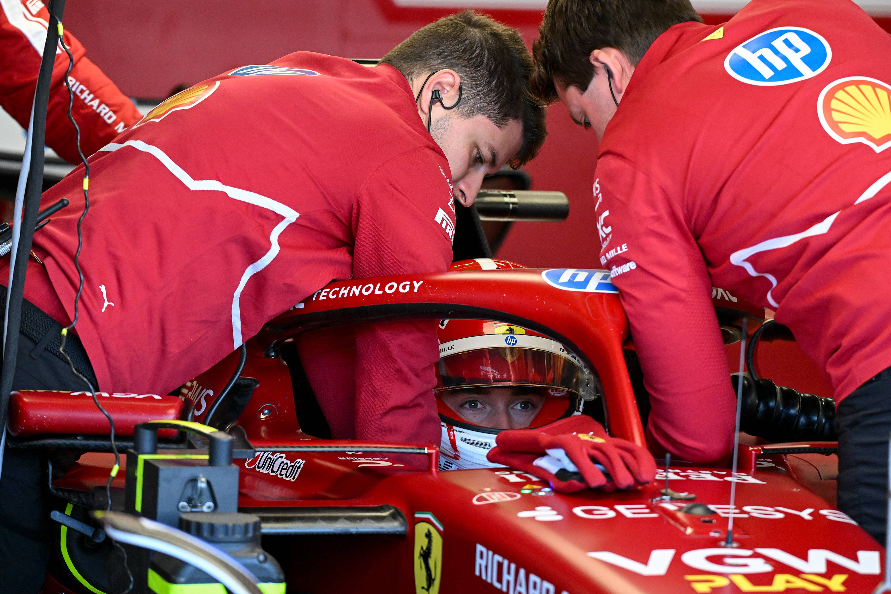 红牛二队险胜红牛车队，拉塞尔统治全场的简单介绍