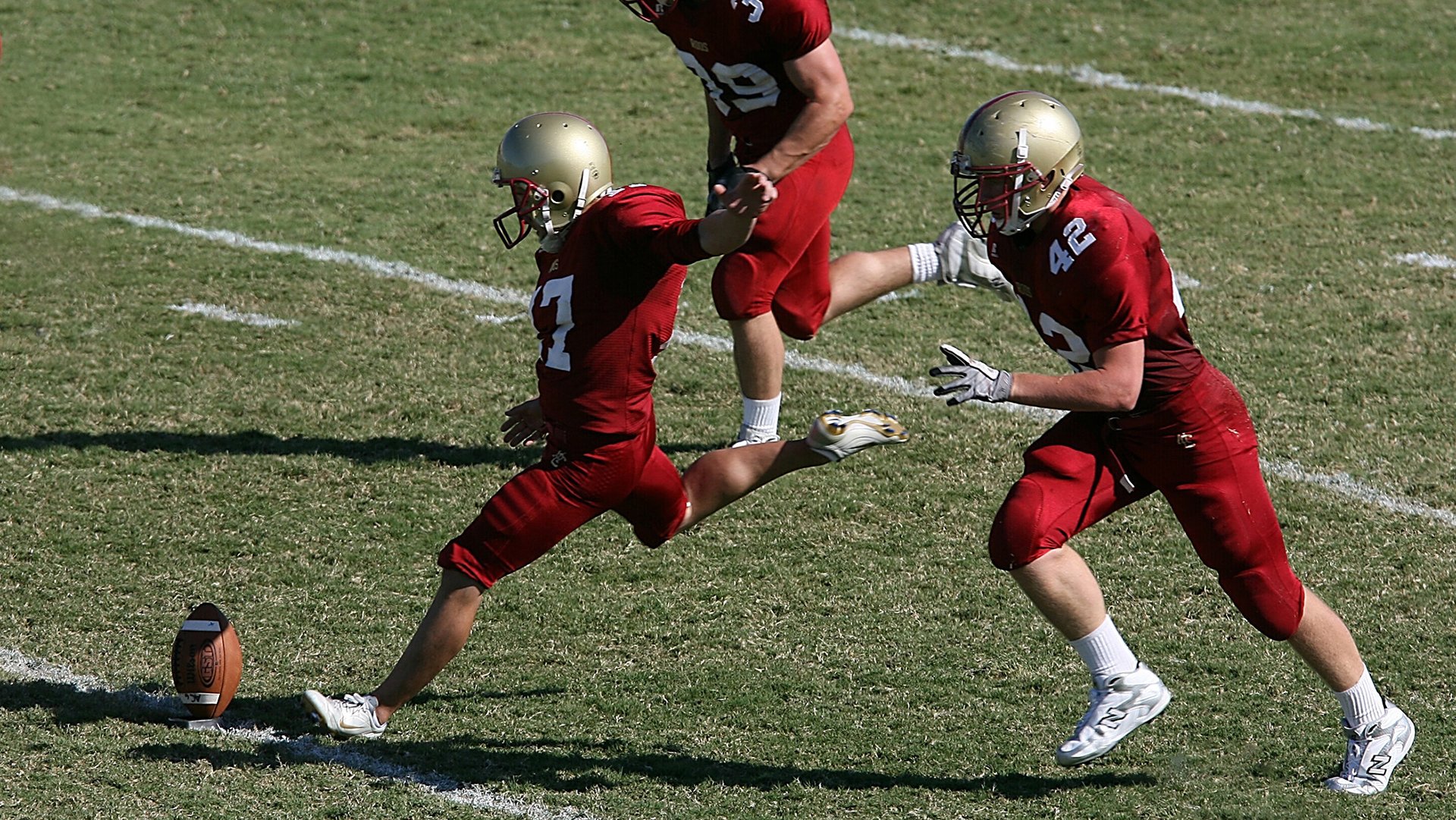 新疆队鏖战篮网，布克成为关键先生