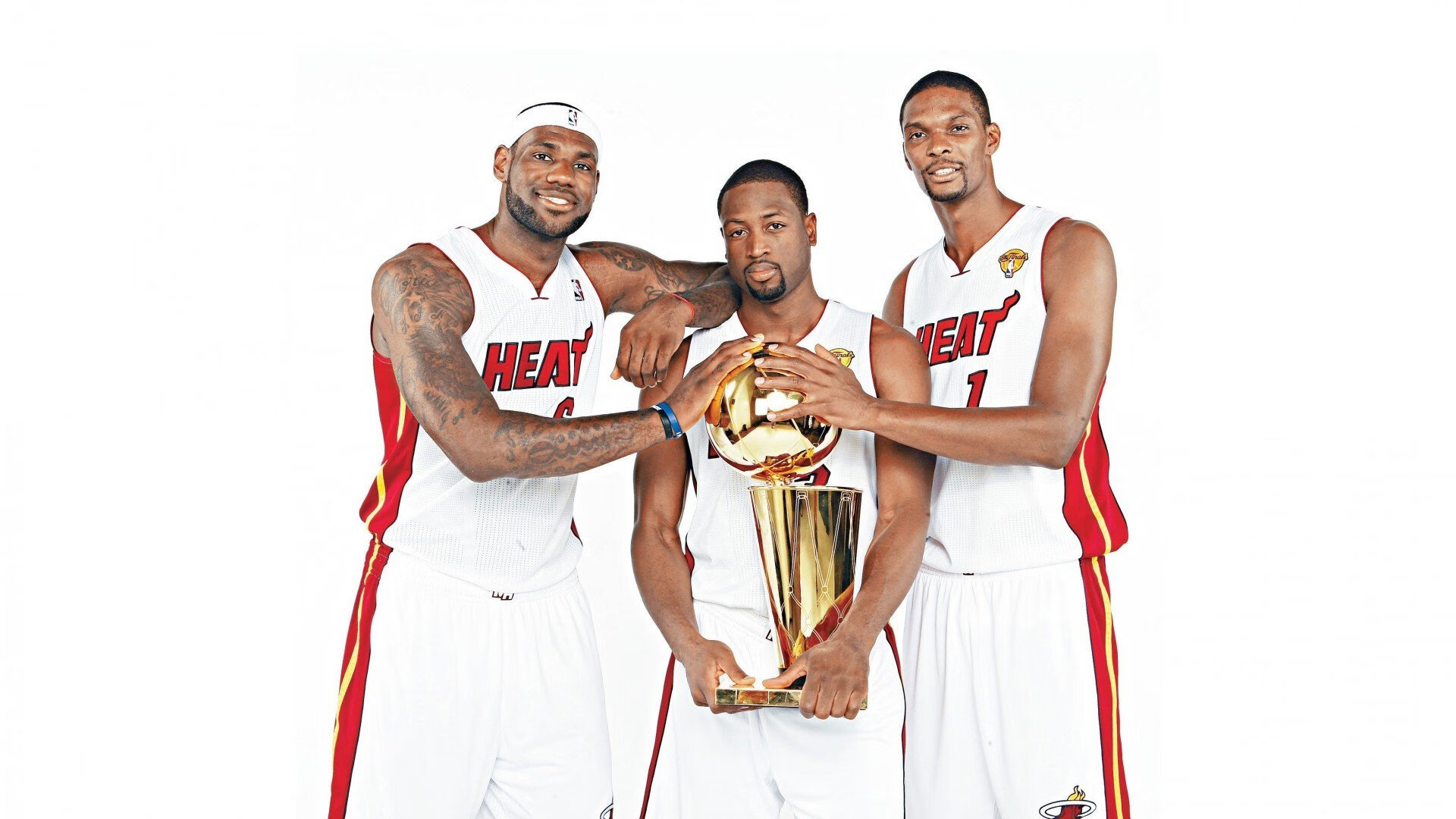 横扫之夜，伦纳德式统治力点燃深圳男篮的冠军之火